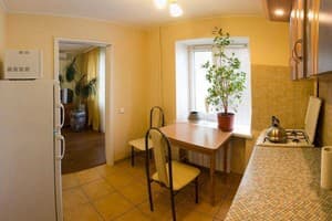 Біля метро поруч з центром 2