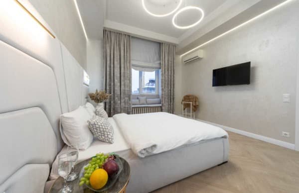 на ул. Крещатик 25 9