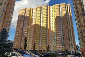 в новом доме на Оболони 28